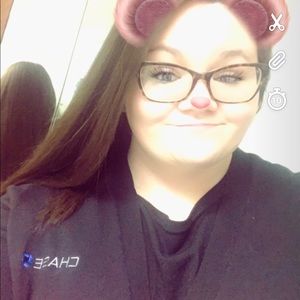 Meet your Posher, Demi